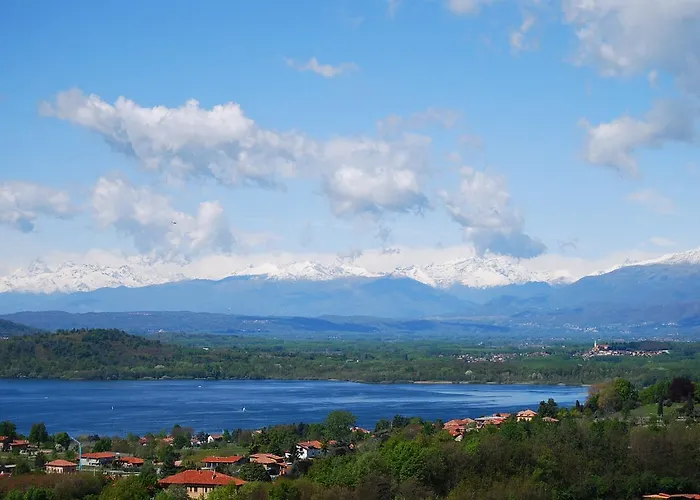 Il Nido Del Pettirosso Alojamento de Acomodação e Pequeno-almoço Borgomanero